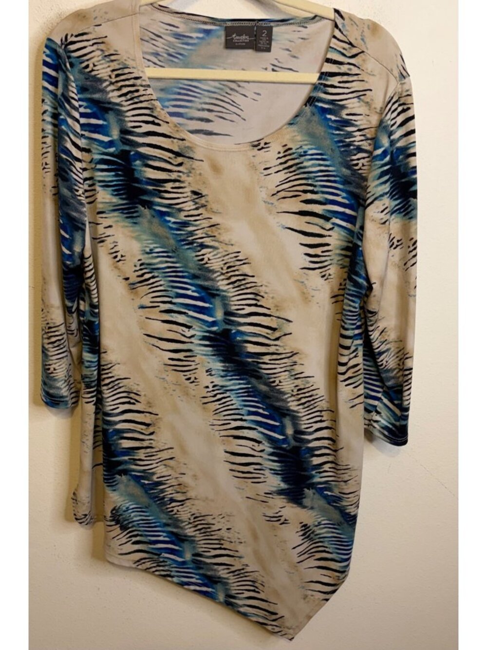 Chico's Travelers Asymmetrical Animal Print Tunic Top Blouse Size 2 LARGE